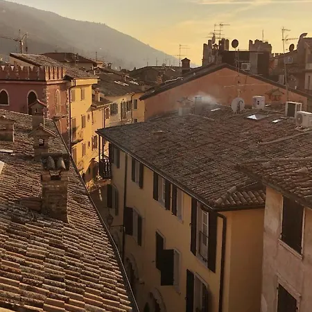 Red House With Lake View * Torri del Benaco