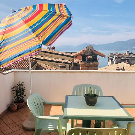 Red House With Lake View Torri Del Benaco