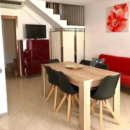 Nyaraló Red House With Lake View